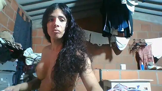 Nadia_Monroe 现场XXX聊天