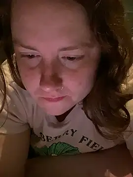 Strawberrykisses96 XXX чат на живо