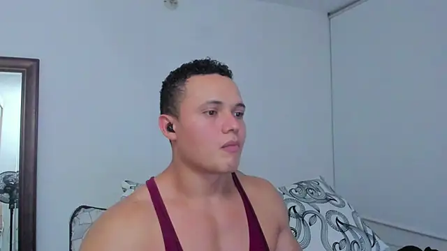 Chat +18 de KingLevi01 ao vivo