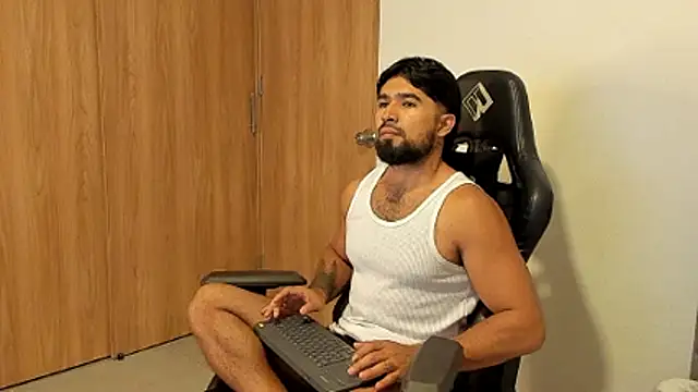 ethaanjones' Webcam Show