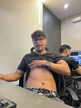 alekzamo 라이브 XXX 채팅