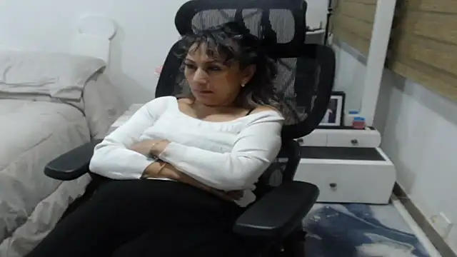 jesy_hot élő XXX-chatje