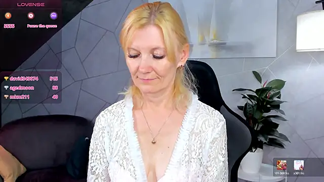 Julie_Lucas 即時 XXX 聊天