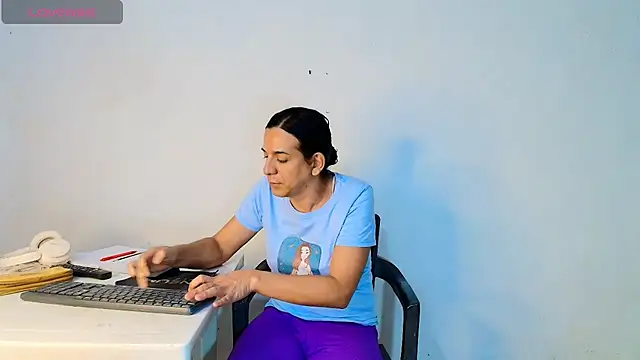 Oh_Tique's Live XXX Chat