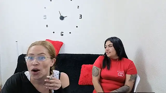 lesb_milf élő XXX-chatje