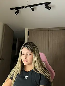 Chat +18 de lunablossom_ ao vivo
