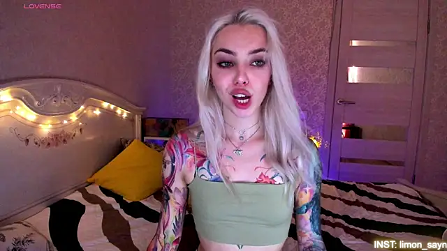 LillyMoure_ Chat XXX in diretta