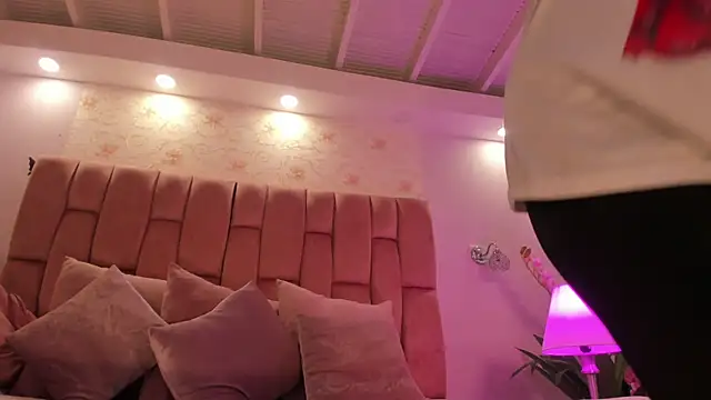 aishathornee Adlı Modelin Canlı XXX Sohbeti