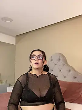 AlmaraRouge Adlı Modelin Canlı XXX Sohbeti