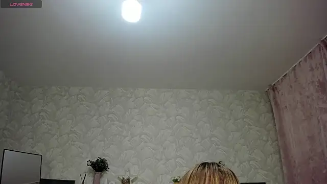 Chat +18 de KattyPeachX ao vivo