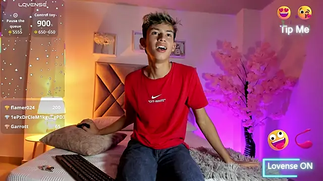 Baby_noahtt লাইভ XXX চ্যাট