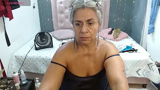 צ'אט XXX בשידור חי של lalisha_96