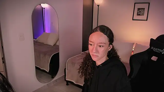 ChloeMoretiのライブXXXチャット