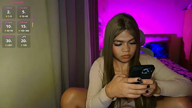 AlloraMarie Adlı Modelin Canlı XXX Sohbeti