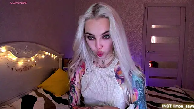 XXX chat uživo modela LillyMoure_