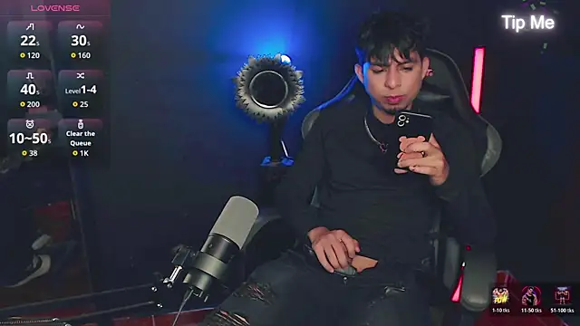 ALPHA_LATINOn Live XXX chat