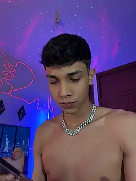 RoughDiamond_ élő XXX-chatje