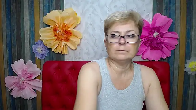 Онлайн чат XXX EmiliaGree