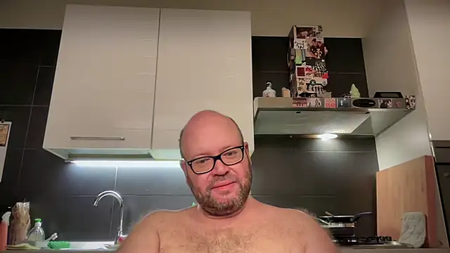 צ'אט XXX בשידור חי של theitalianbear