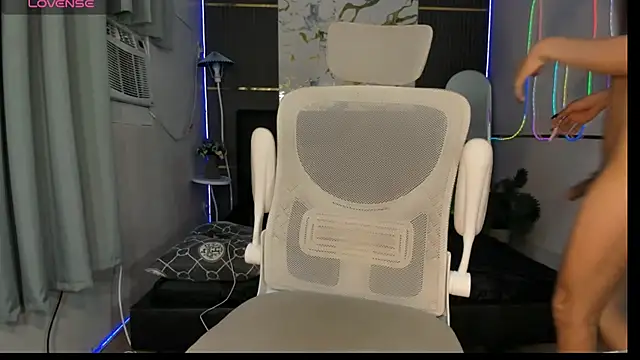 Alexa_therealhorsecock 现场XXX聊天