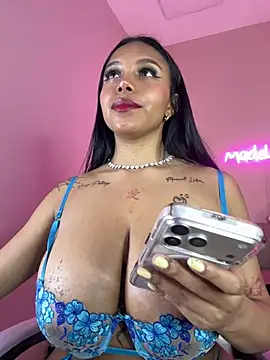 MadeleineSanez's Live XXX Chat