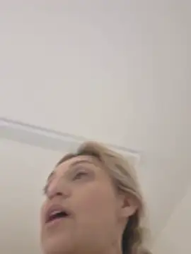 XXX chat uživo modela HELLOSKLA