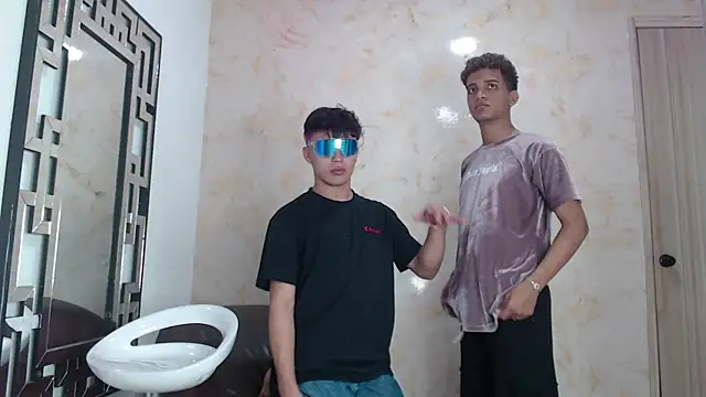 Онлайн чат XXX VERY_HOT_GUYS