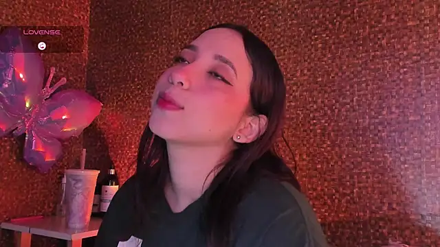 Apartment28's Live XXX Chat