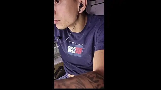 tom_latin XXX чат на живо