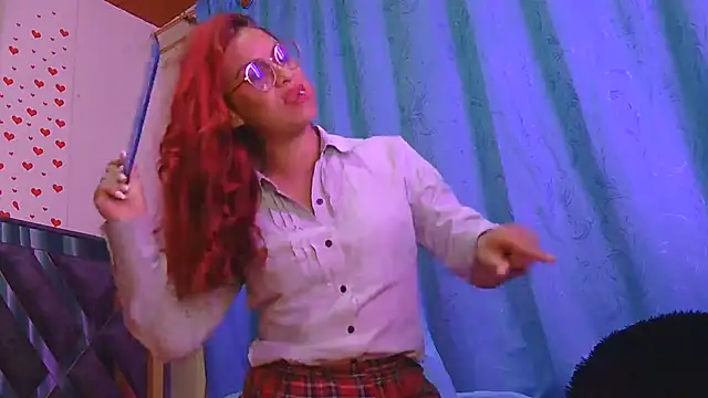 tinny_emiily's Live XXX Chat