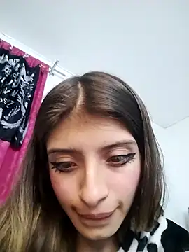 KratosAfroditacs' Live XXX Chat