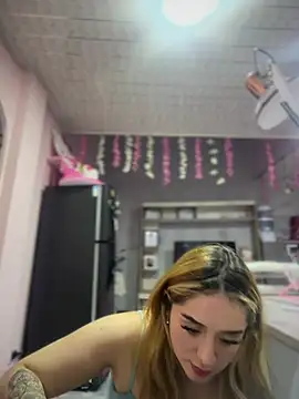 Sam_Thompsoon_ লাইভ XXX চ্যাট