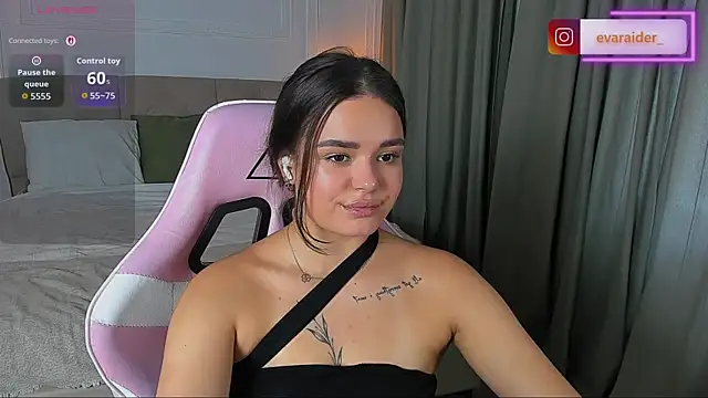 دردشة EvaRaider الجنسية المباشرة