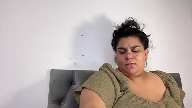 CurvySubLeah's Live XXX Chat