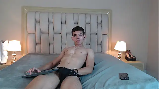 Онлайн чат XXX CamiloRoss_