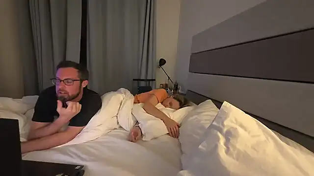 DuncanDoesAngie élő XXX-chatje