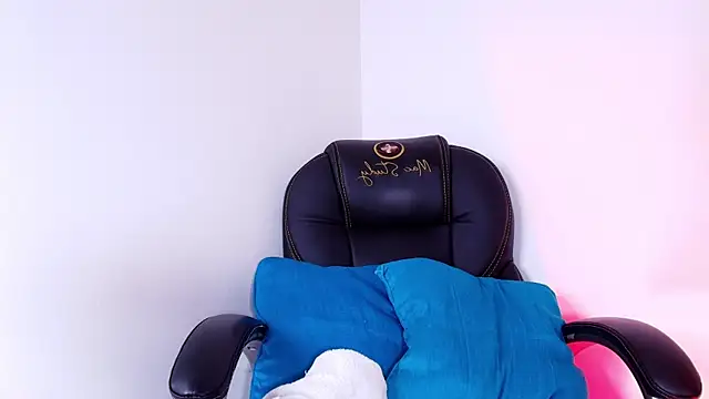 צ'אט XXX בשידור חי של naomi_kyse
