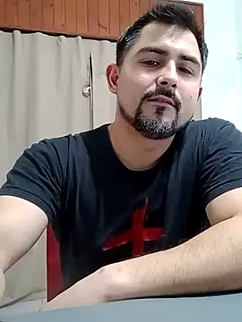 Bradd_32 Adlı Modelin Canlı XXX Sohbeti