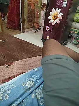 COUPLLE_VILLAGE Show Webcam