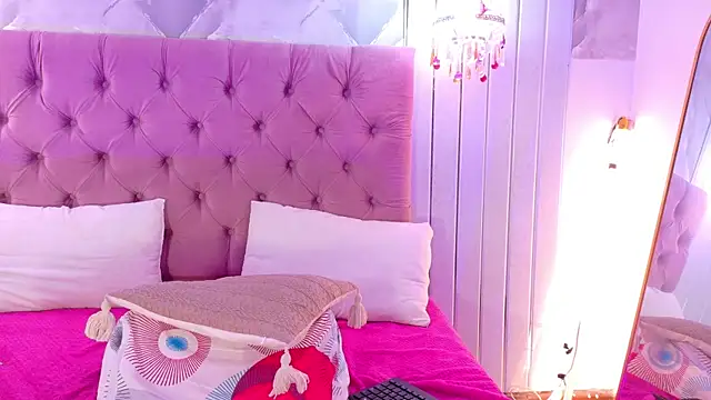 LunaRose18 Adlı Modelin Canlı XXX Sohbeti