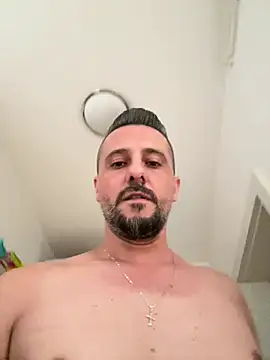 Онлайн чат XXX InsaneMattt