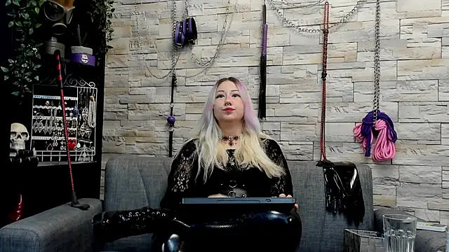 Miss_Kaz Adlı Modelin Canlı XXX Sohbeti
