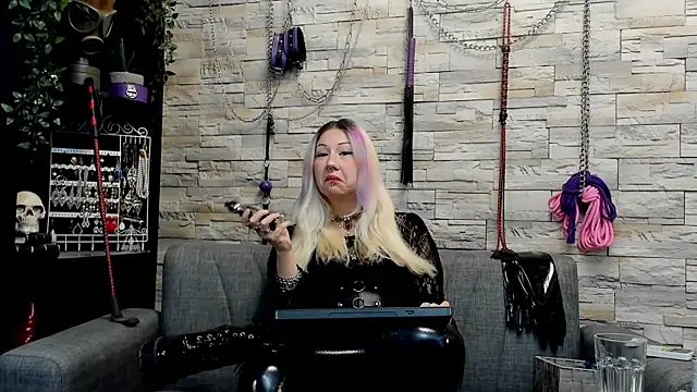 Онлайн чат XXX Miss_Kaz