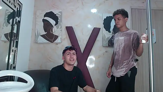 Chat XXX en directo de VERY_HOT_GUYS