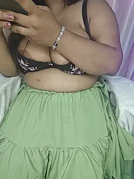 Chat +18 de Curvy_Pooja ao vivo