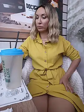 _AliceWine_ Adlı Modelin Canlı XXX Sohbeti