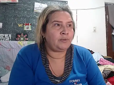 Perla1981-- live XXX chat