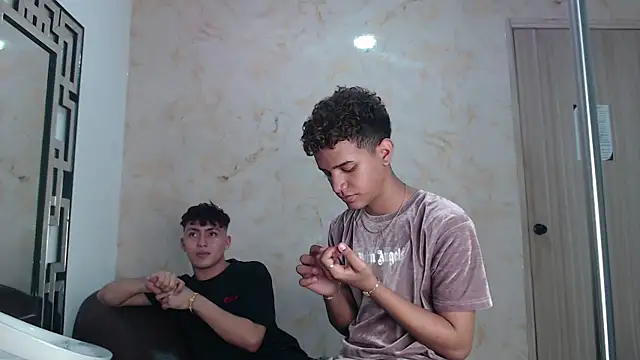 دردشة VERY_HOT_GUYS الجنسية المباشرة