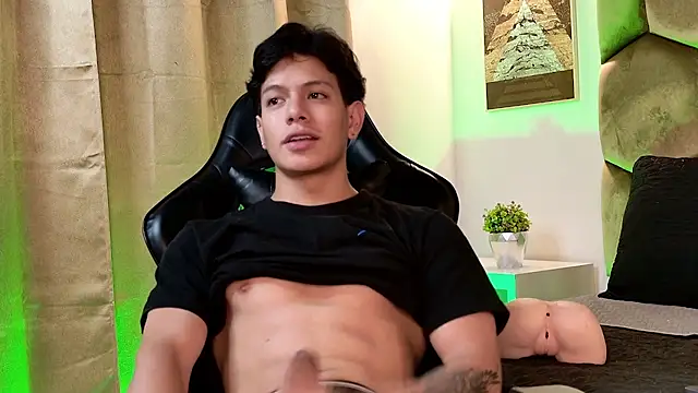 แชท XXX สดของ TonyPetrovjs