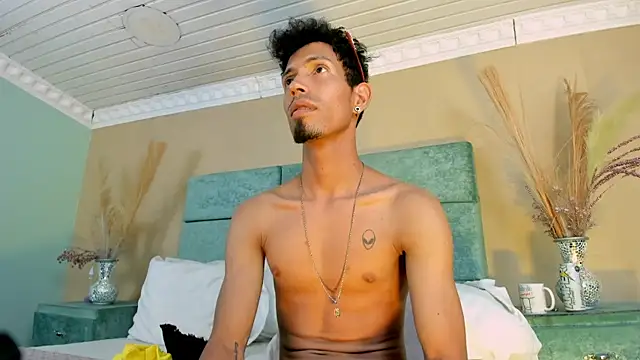 แชท XXX สดของ NoaahTylor